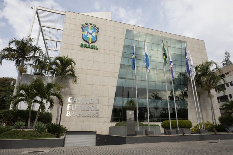 CBF veta jogos do Brasileirão em estádios sem tecnologia de impedimento semiautomático 