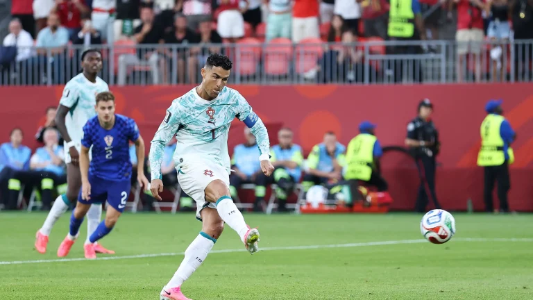 Cristiano Ronaldo marca, Portugal vira sobre a Croácia por 2 a 1 e enfrenta a Espanha nas oitavas 