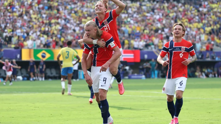 Haaland marca dois, Noruega elimina o Brasil e enfrenta a Inglaterra nas quartas de final