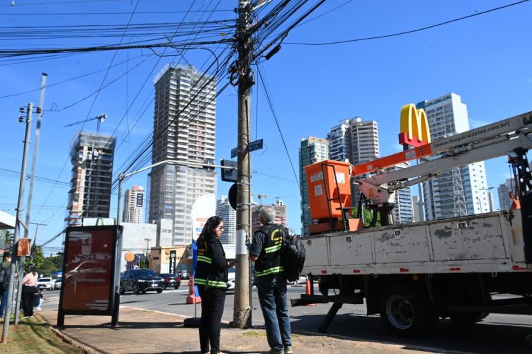 Operação Cidade Segura regulariza mais de 4,3 mil postes e amplia fiscalização da rede aérea em Goiânia