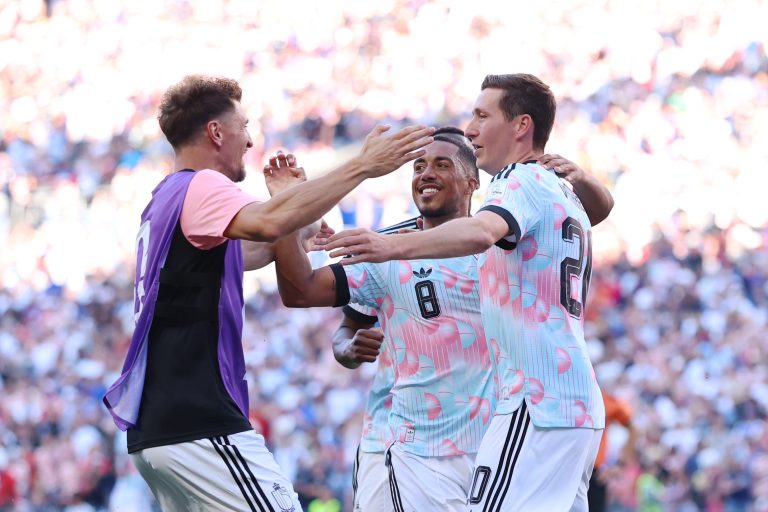 Bélgica vence os Estados Unidos por 4 a 1, Espanha supera Portugal e seleções se enfrentam nas quartas de final