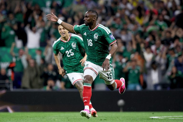 México bate o Equador por 2 a 0 e chega às oitavas da Copa com 100% de aproveitamento