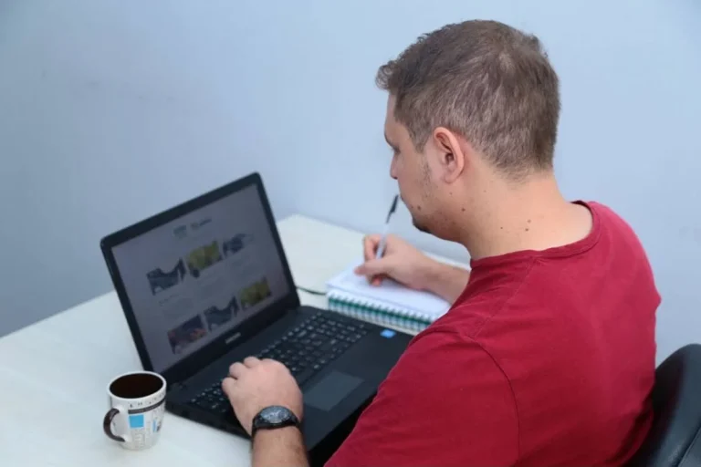 Prefeitura de Aparecida abre inscrições para curso gratuito de Auxiliar Administrativo