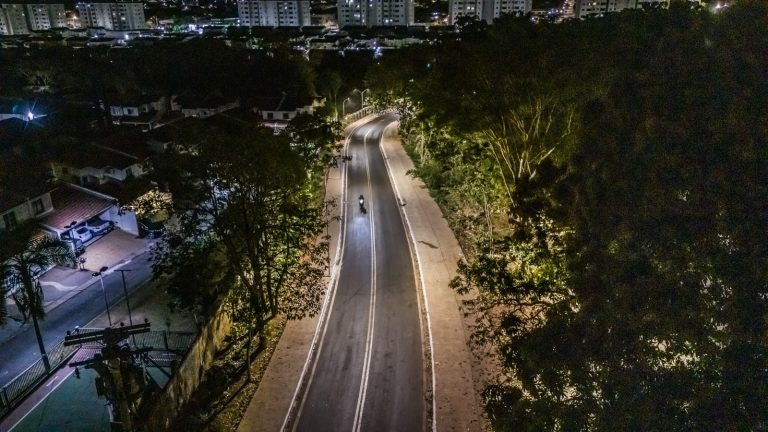 Imagem aérea mostra acesso iluminado no sentido Jardim Belo Horizonte-Serra Dourada 3