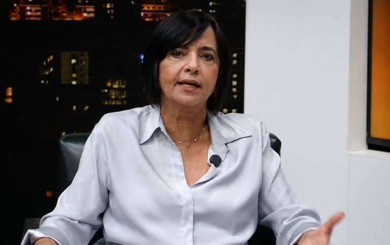 Em entrevista à Rádio Bandeirantes, Isaura Lemos defende afastamento de ministros do STF e fala sobre rachadinhas