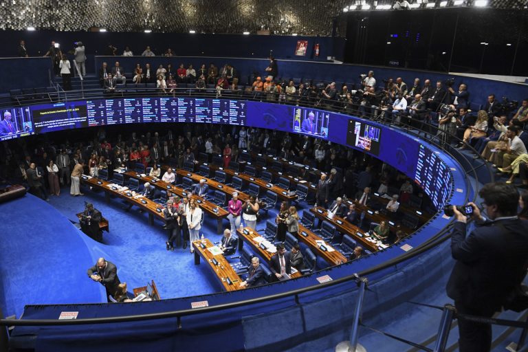 Senado aprova fim da escala 6×1 e jornada de 40 horas semanais
