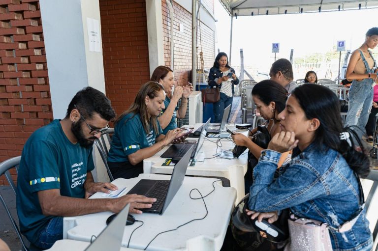 Goiânia recebe feirão de empregos com mais de 10 mil vagas e salários de até R$ 5 mil