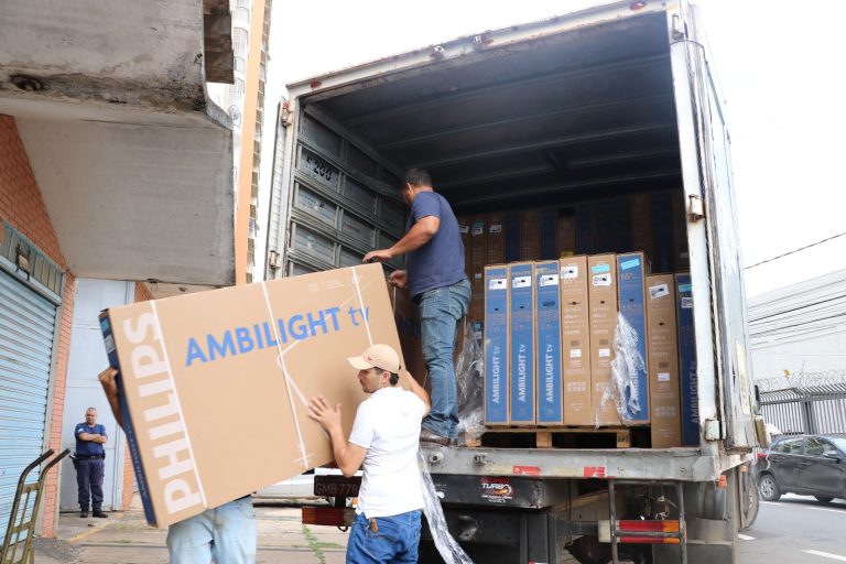 Prefeitura de Goiânia entrega equipamentos para 17 escolas municipais de tempo integral