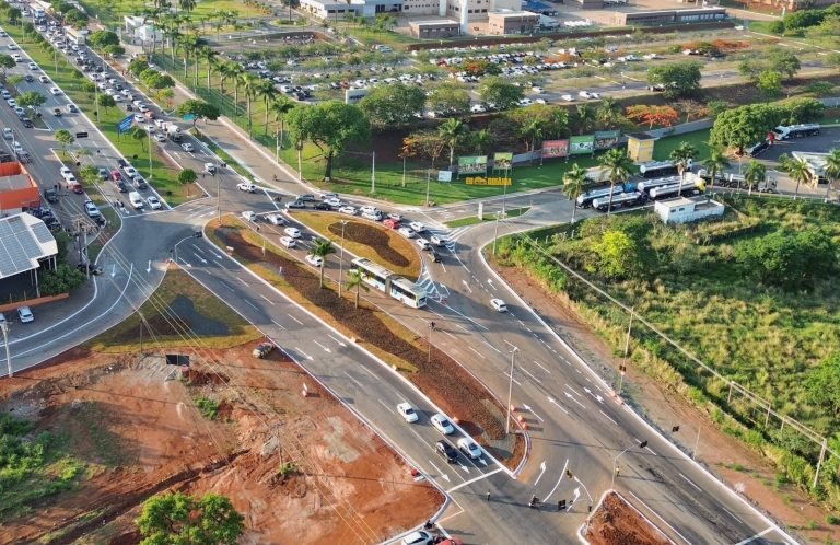 Rotatória do Hugol é reconfigurada para reduzir congestionamentos na Região Noroeste de Goiânia
